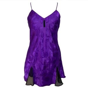 Victoria’s Secret satiny chemise w/tassel
